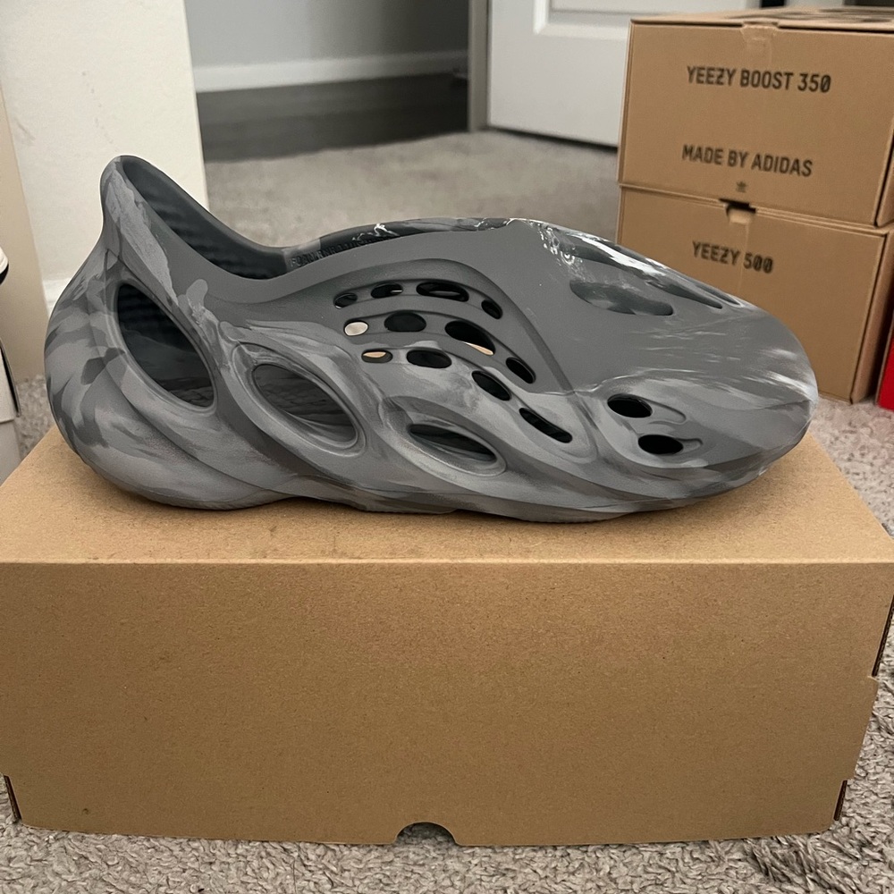 Yeezy Foam Runner in Marble Gray